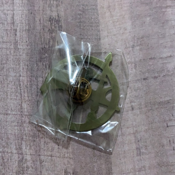 Hunger Games Mockingjay Lapel Pin New Movie Logo Prop Replica Pin - Picture 2 of 3